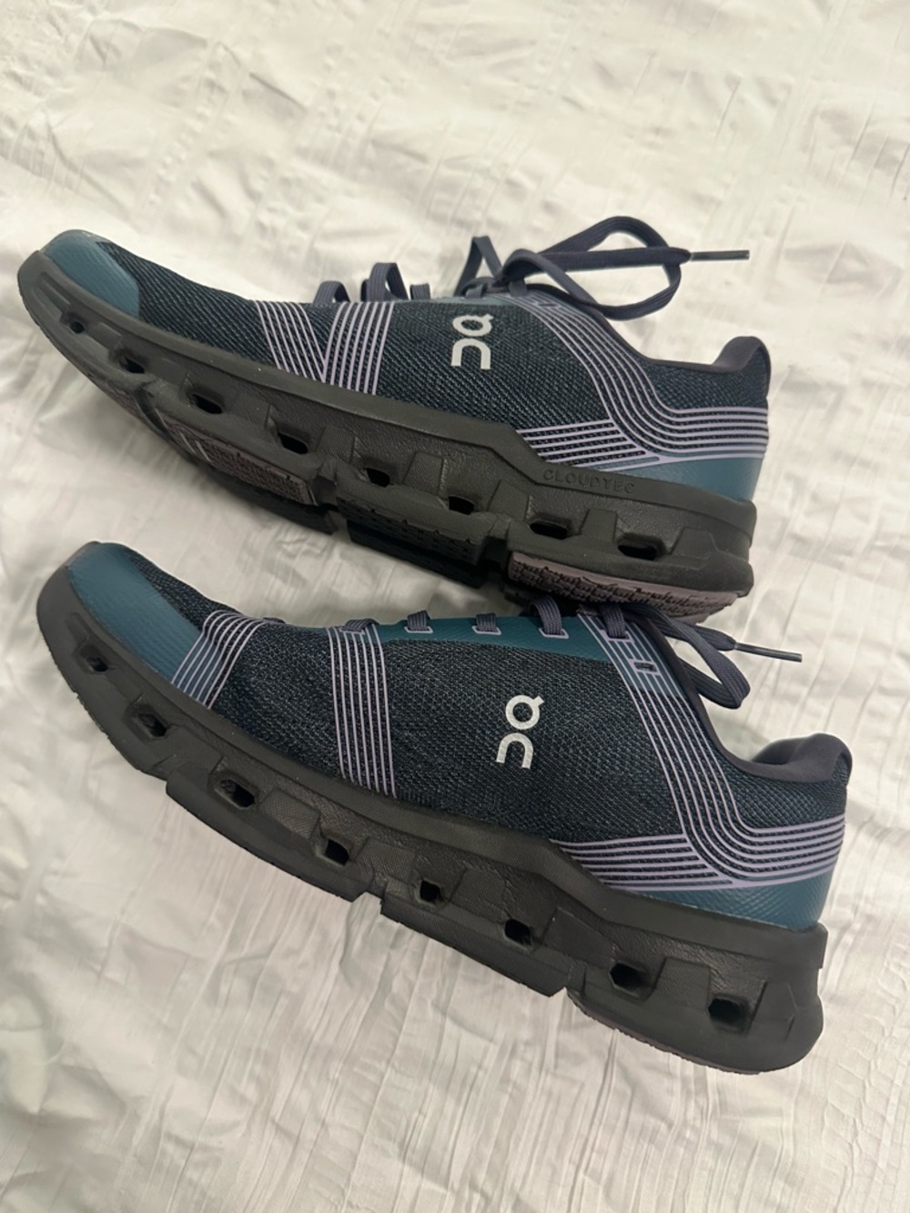 On Running Women’s Teal and Black CloudTec Running Shoes 9.5